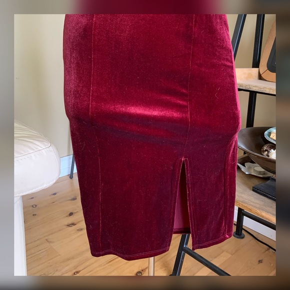 Forever 21 Collection Dress. - Picture 6 of 8